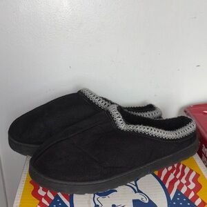Just Be Black Slip-On slippers size 9/10